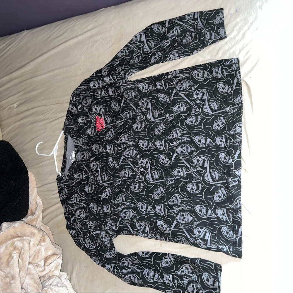 Lurking class size large long sleeve skull print